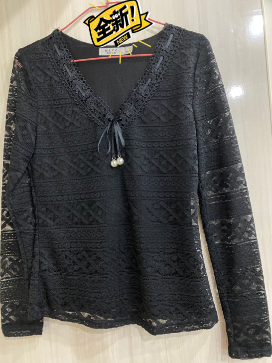 全新新款蕾丝衫网纱打底衫女薄款～中间是不透...