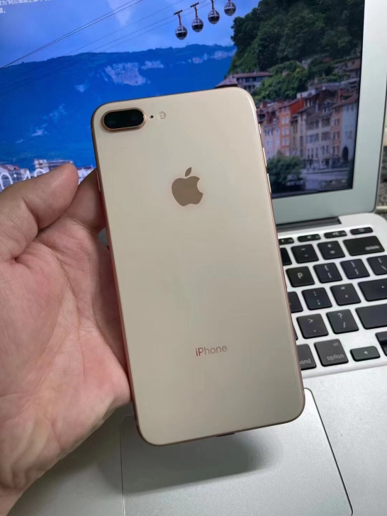 苹果8P 64G  国行版本 仅换电池 9...