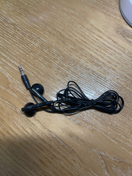 9成新 正品 爱国者有线耳机 圆孔黑色