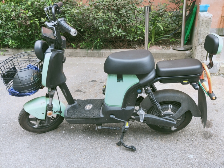 爱玛电动车 85新 2020年购买 用了5...