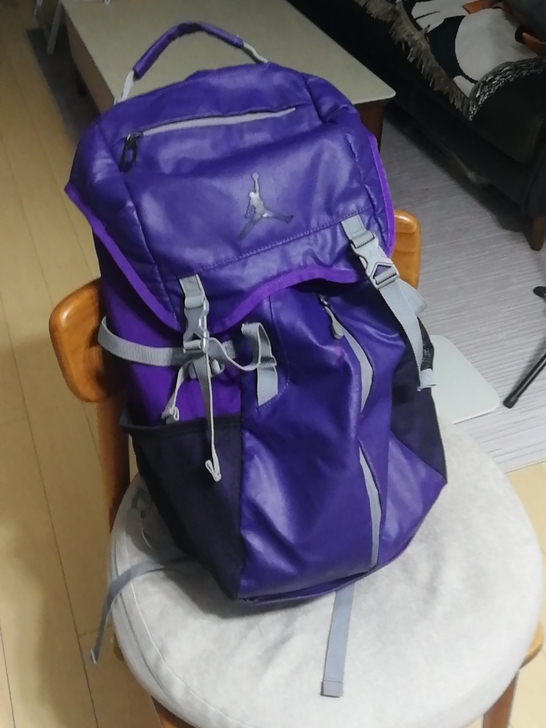 aj书包 篮球背包 不大不小 适中
