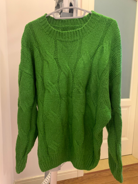 牛油果绿 宽松毛衣 全新没穿过 M 很宽松...