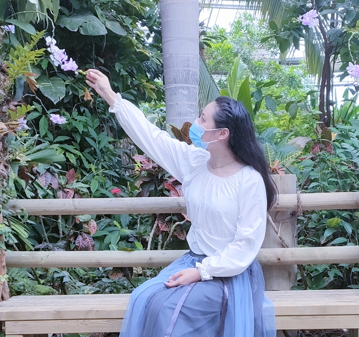 男朋友在广州天河又一城的实体店买的，网上搜...