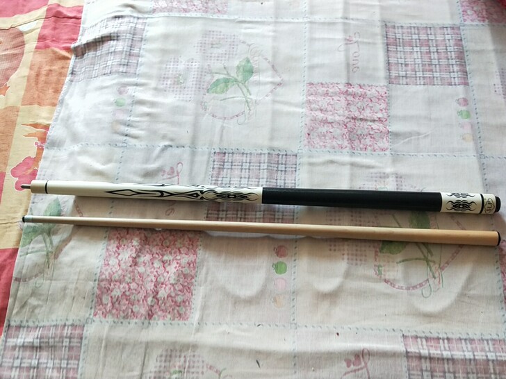 台球杆自己用的，九成新，300买的，有兴的...