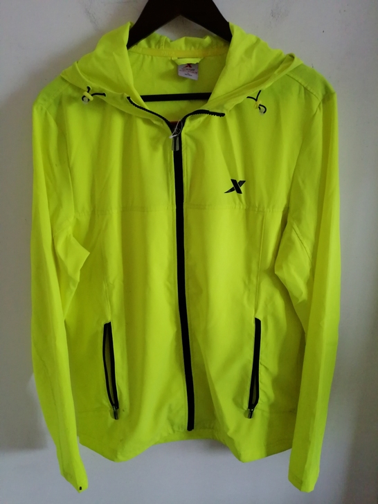 瑕疵污渍特步风衣180男荧光黄