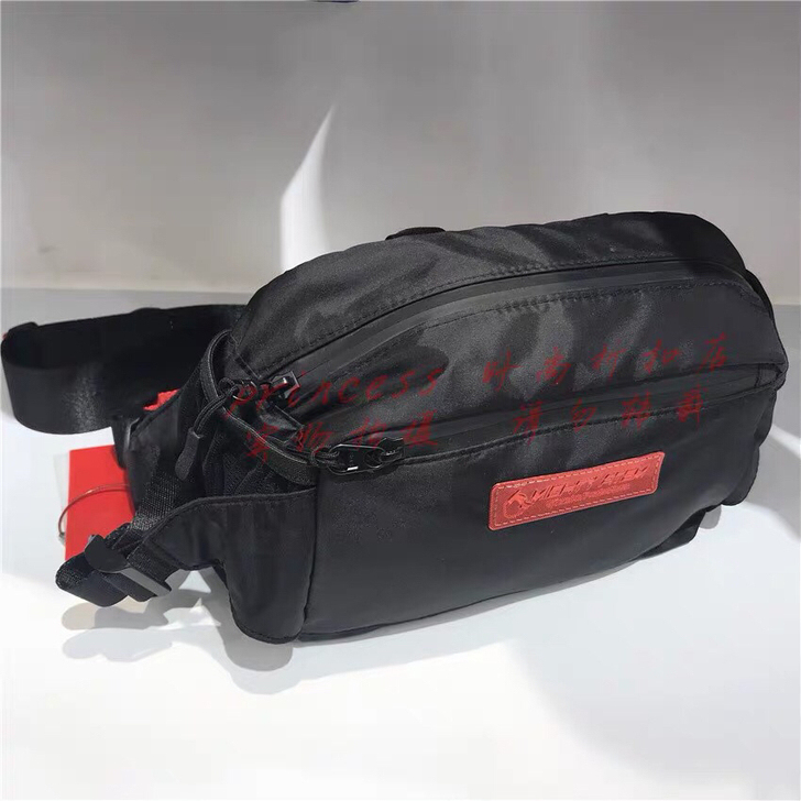 全新 班尼路阿童木单肩包