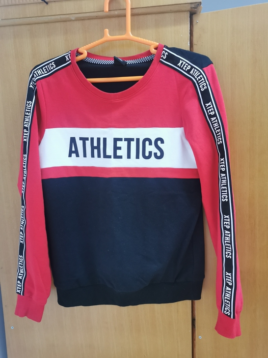 特步卫衣  L码  专柜入