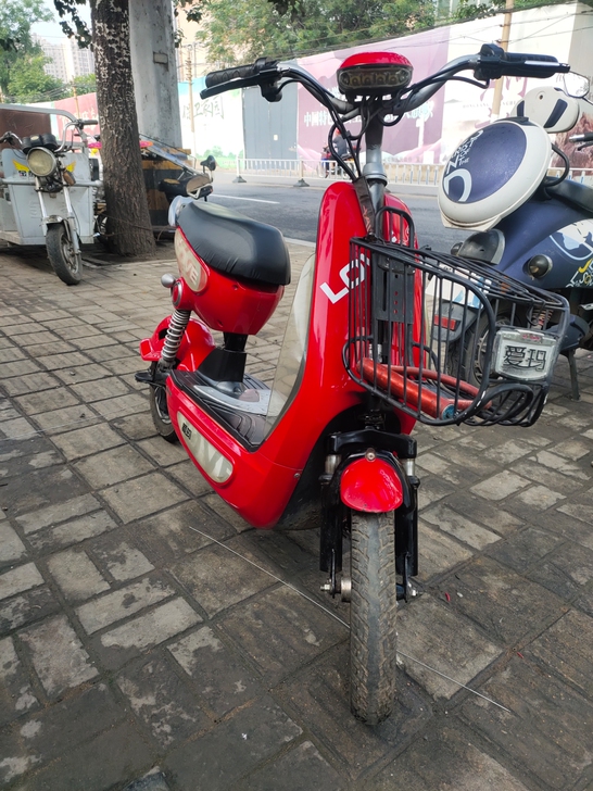 出售二手爱玛电动车