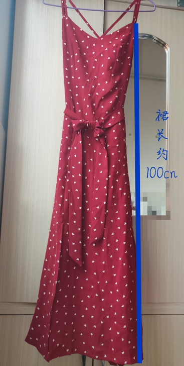 红色吊带连衣裙