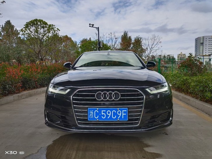 新到一台17年奥迪a6，真皮座椅，全景天窗...