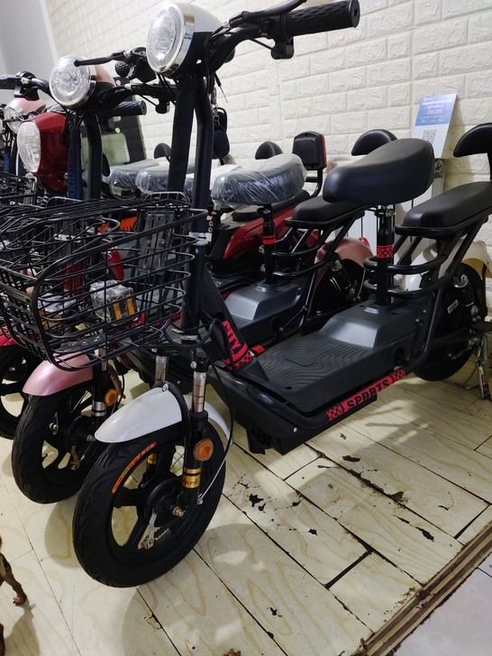 八月十五临近，厂家做活动直销一批电动车。原...
