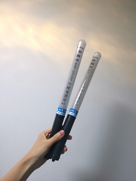 华晨宇2018年鸟巢演唱会荧光棒2根