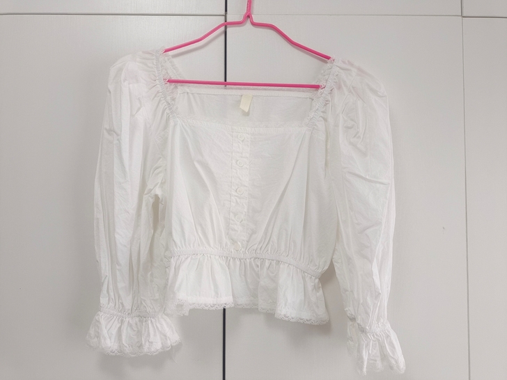 白色紧身长袖方领段款上衣衬衣