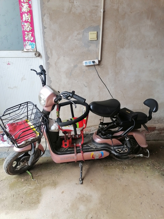 爱玛电动车5块电瓶大电机，去年新换的电瓶，...