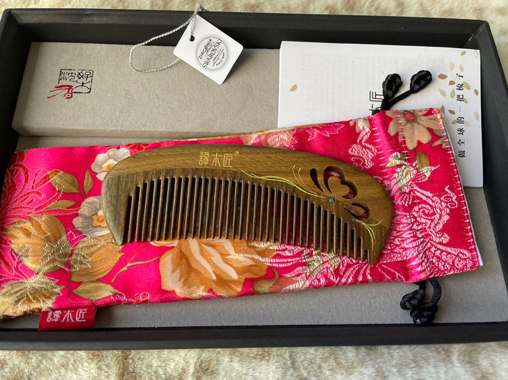 全新正品谭木匠梳子，开封试了下手感，手感很...
