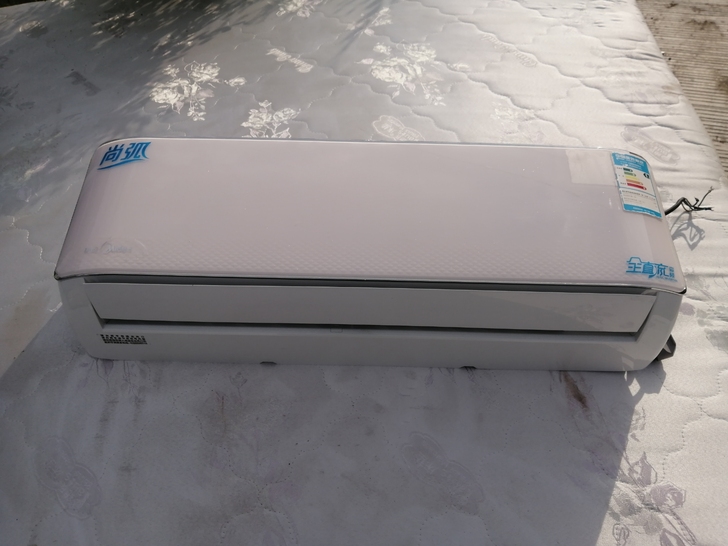 空调，1匹美的变频空调，1级能效，带3米管...