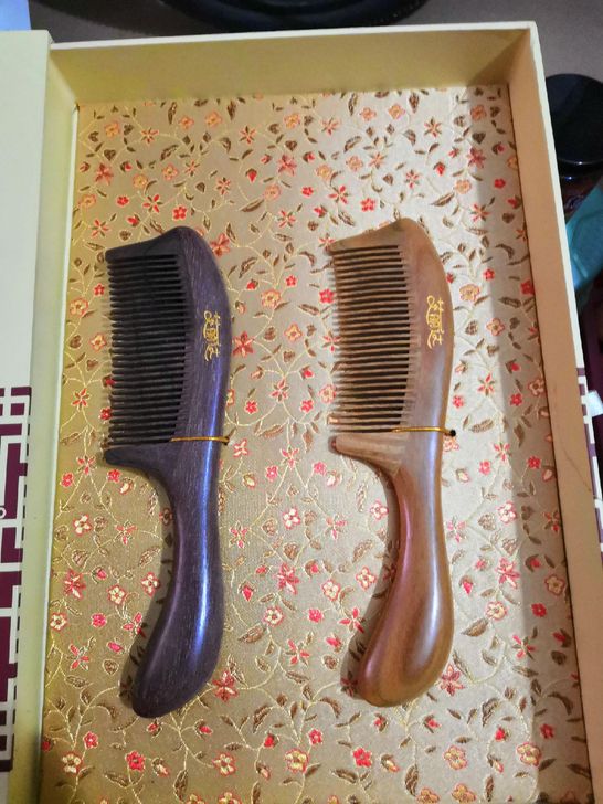 玉檀原木梳子两把