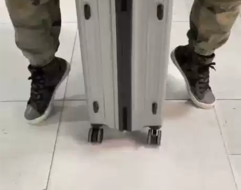 清仓处理行李箱20－28寸拉杆箱结实耐用男...