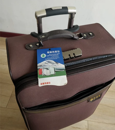 枣红色全新旅行箱，拉杆箱，4个万向轮，带密...