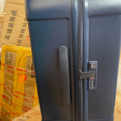 迪柯文行李箱，全新！！！24寸！！！藏蓝色...