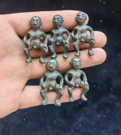 工艺品辽金时期，铜人聚财童子卖价是一个价钱...