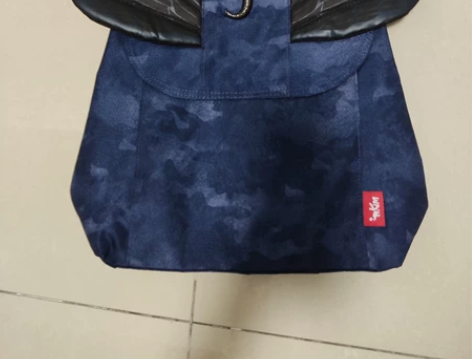 爱华仕的背包，买旅行箱附赠的，但奈何实在不...