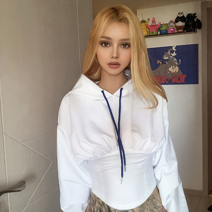 KLIOU 酷女孩穿搭短款白色连帽卫衣女后...