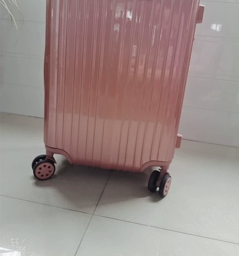 行李箱是京嵘保罗的 22寸 大概两年前在...