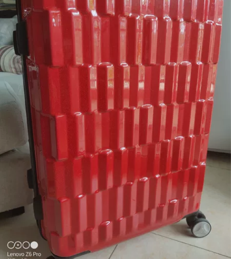 全新万向轮静音行李箱，26寸 感兴趣的话点...