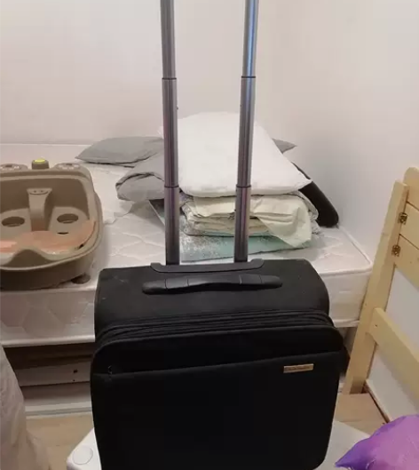 搬家了好几个拉杆箱没用上吃灰，转给需要的人...