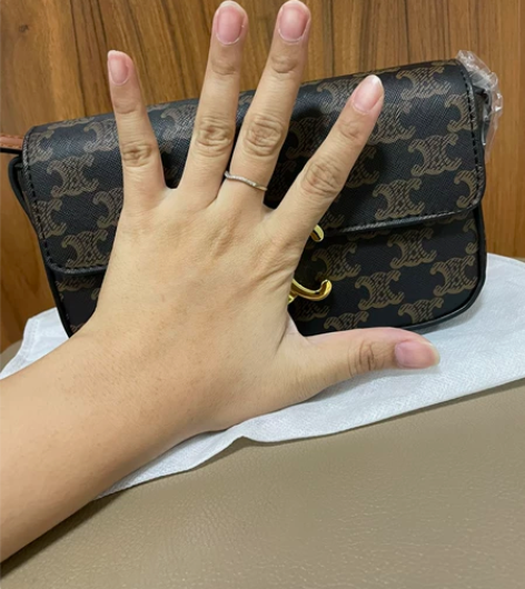 全新全新!便宜出!腋下包! 感兴趣的话点“...