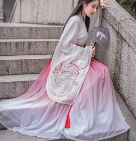 如梦霓裳寅虎汉服 一套上衣加下裙 都是s码...