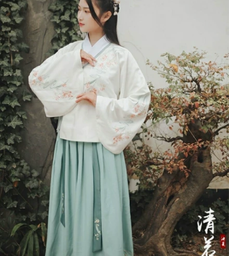 线下店购入 背后有轻微痕迹 原价300多购...