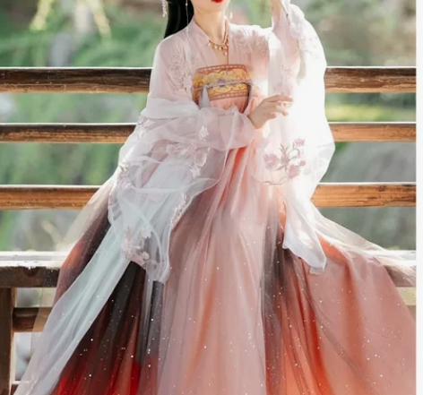 全新汉服，一百六入的，买是因为学校有穿汉服...