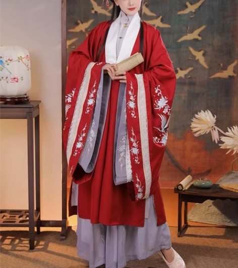 全新汉服 吊牌都没拆 感兴趣的话点“我想要...