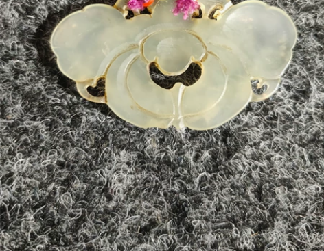 处理一个清代蝴蝶玉帽花，直径5.5厘米！品...
