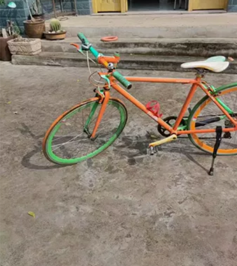 死灰自行车，买来三四年了，带调速的，车子非...