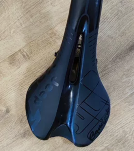 山地自行车原装坐垫+坐套出售 感兴趣的话点...