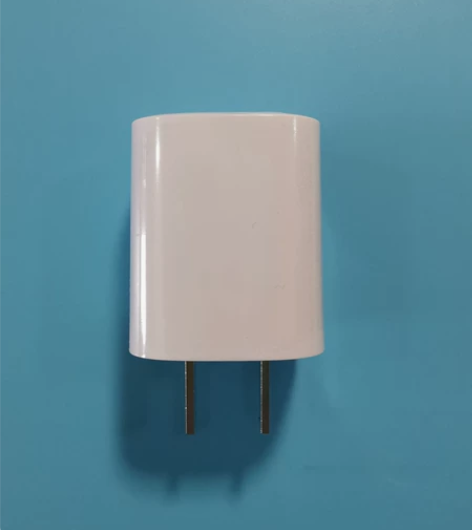 公牛1A充电头，款式随机发 新旧程度：成色...