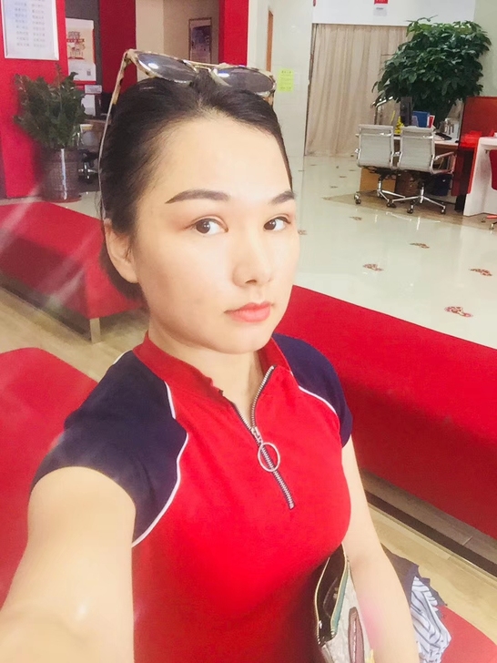 HM连衣裙,网球休闲都可以穿。