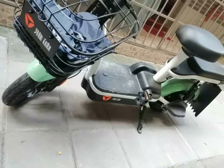 雅迪小金果，2021  年6月底购入，只使...