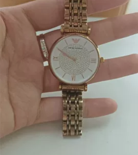 某娅直播间购入，保真，九五新，买来没戴过几...