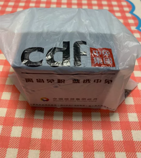 阿玛尼商务手表黑色 去年三亚免税店买的，全新