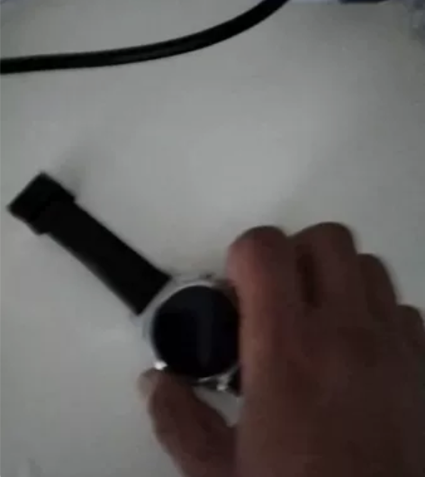 阿玛尼智能手表 买了一年多功能正常买的时候...