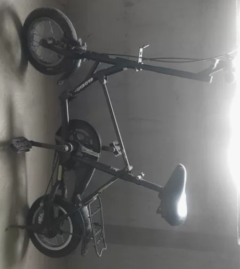 处理一辆折叠自行车，放的时间长没气了 感兴...