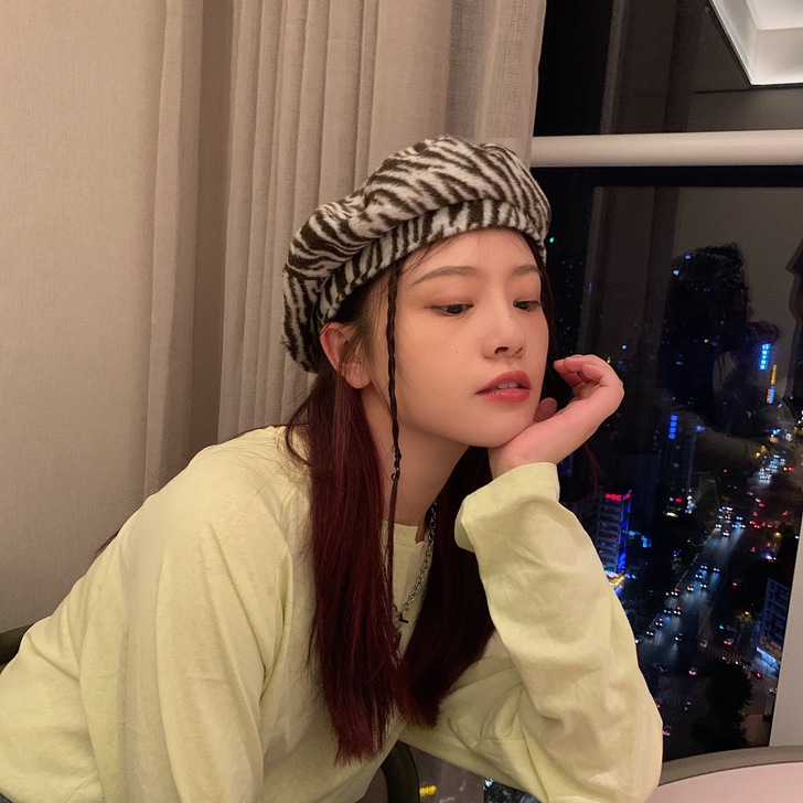 丁走走时髦街拍毛呢斑马纹贝雷帽女秋冬凹造型...