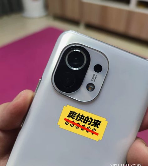 祖传原装小米11 白色后盖碎了，没拆没修过...