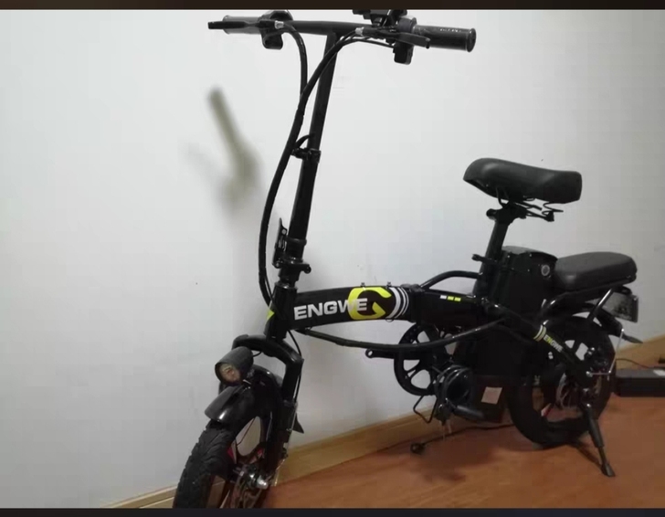 英格威电动自行车，原价1300，买了一年，...