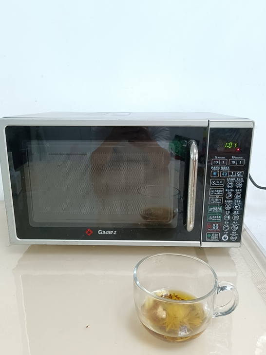 转让格兰仕微波炉一台，九成新，款式新颖，玻...