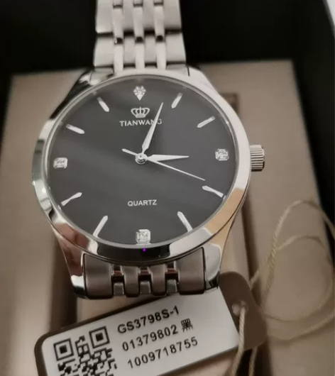 天王表，朋友送的礼物。 仅戴过一次，平时习...